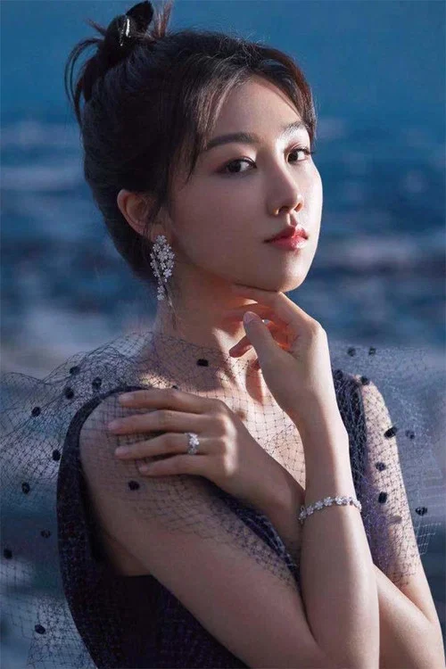 颜卓灵