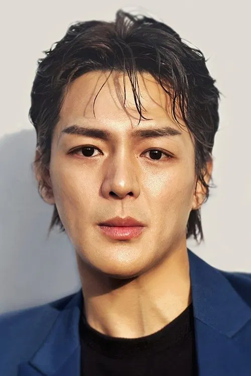 崔东久